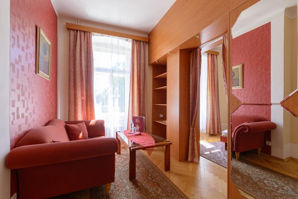 Hotel Trumf Mlada Boleslav Room photo